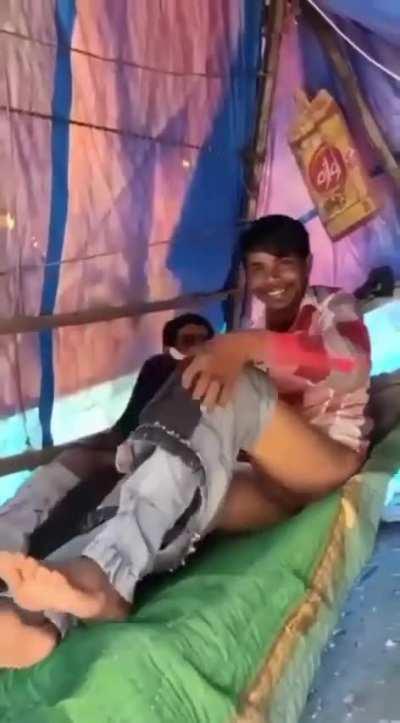 Amar Akhbar Anthony thuging