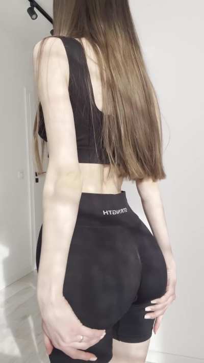When in doubt, show off your booty
