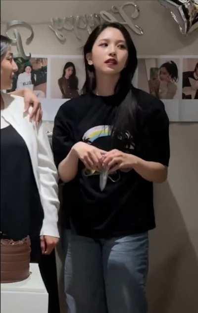 Stunning Mina (ft. Jihyo & Nayeon)