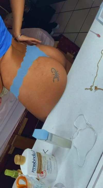 Doing a social experiment to see how many horny guys will actually see my ass tonight 🍑