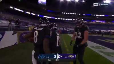 [Highlight] Today marks 37 days until the 2022 NFL Season Starts! Let’s remember when Lamar Jackson called the special teams unit off the field to call his own shot and score on this 37 yard TD run against the Cowboys back in 2020. Ravens win, 34-17.