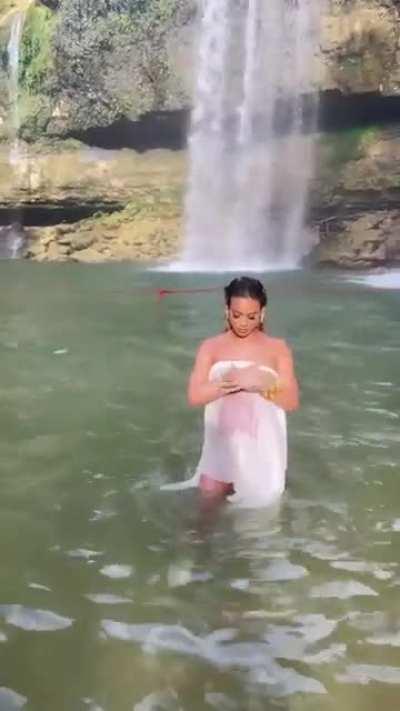 Waterfall Maternity Shoot