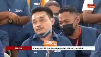 Mans forgot which team he is in