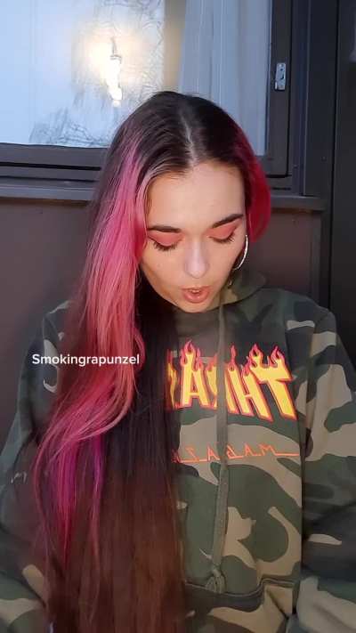 Pov: your smoker girlfriend wants to make your hoodie smell like her cigs❤️ Full vid on my OF feed