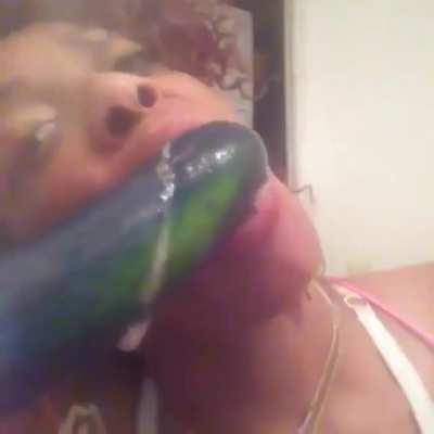 Longtonguegoddess showing out