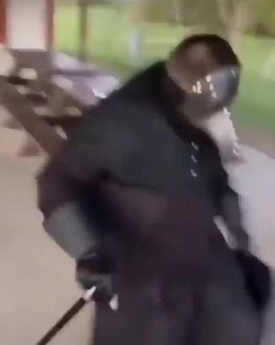 Dok recibiendo su quincena