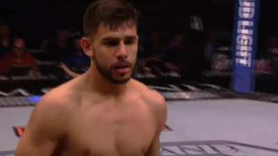 Yair Rodriguez knocks out Andre Fili with a jumping switch kick