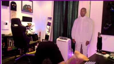 Clip salvado. Fuck you mono depilado en YT