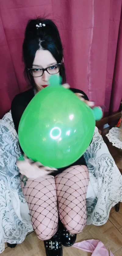 The balloons with ears I bought are a lie :(