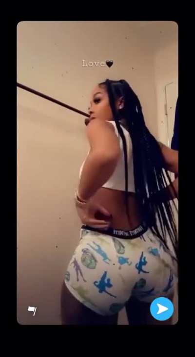 jayda showing us that phat ahh