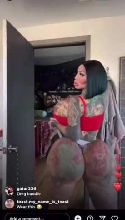 just something about her ultra-enhanced body that just does it for me