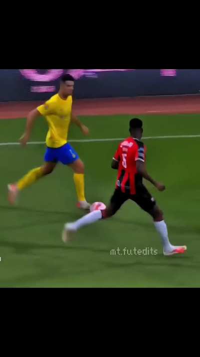“Ronaldo stopped dribbling since 2008” literally Ronaldo at 40 years old: