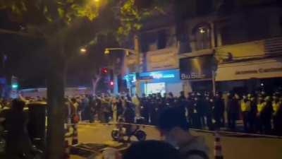 Shanghai protestors calling for the end of Xi Jinping's rule.