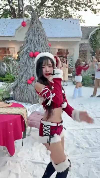 Icezu - NOT CUTE ANYMORE (Holiday Party ver.) by ILLIT