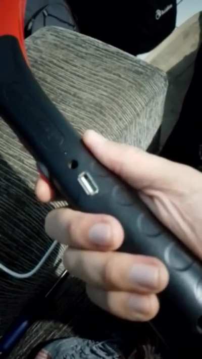 A bateria da raquete viciou agora tenho uma raquete usb