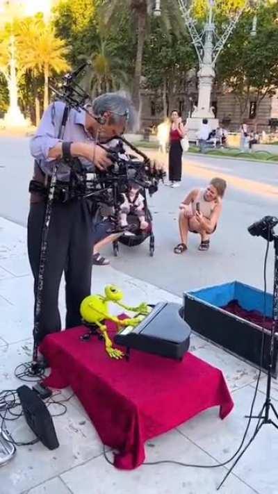 piano playing marionette