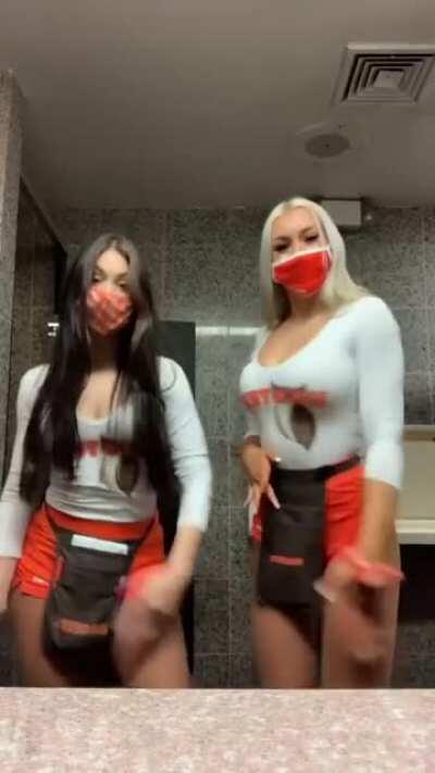 @angelinagrace19 - Need to go to Hooters more often 👀