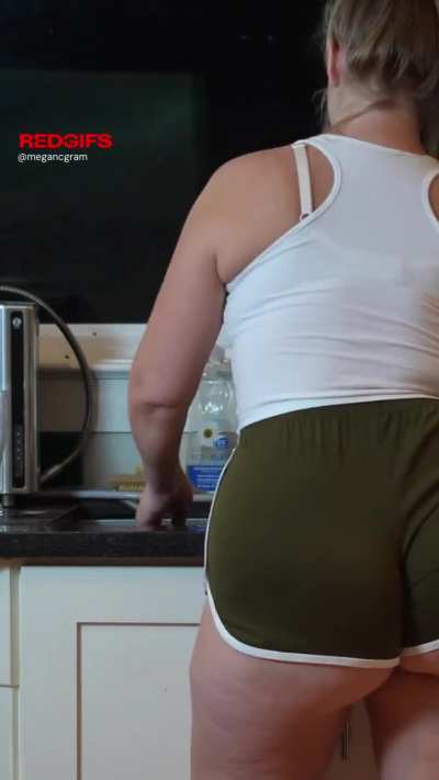 I love fresh flowers from the garden, a clean kitchen, and having a home-cooked dinner prepared by 6:00pm. And getting folded over the dining room table by 6:05pm