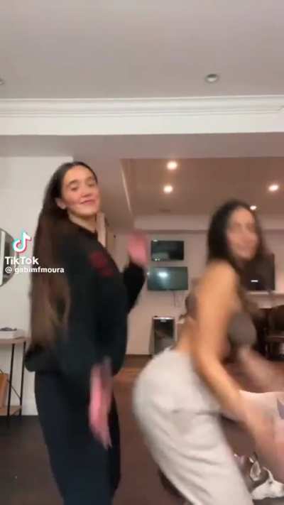 who wants to see 18 hard cm for these 2?