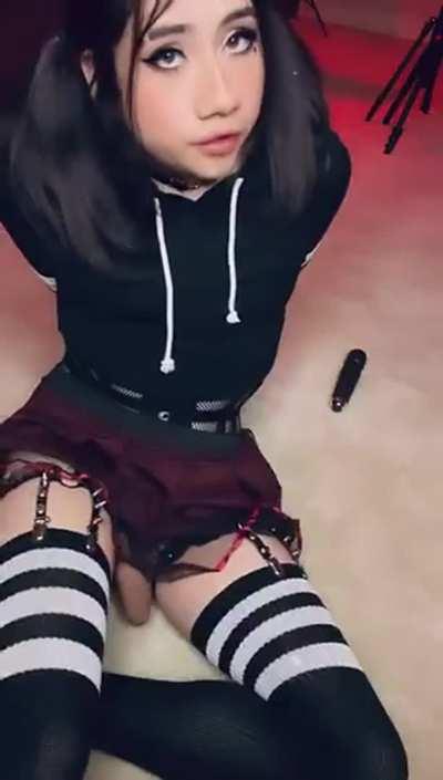 A view of what's under Nephalik's skirt