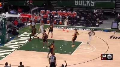 [Highlight] Lopez puts Collins on a lob-poster