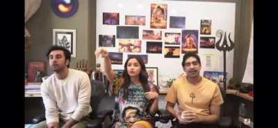 Check the full video. There were audio issues in the Brahmastra live chat, so Alia Bhatt was adjusting her mic (which seems like it was in the back pocket). You can see even Ayan Mukerji adjusting it throughout. The other video is out of context.