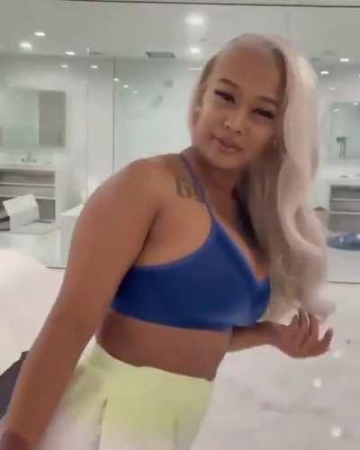 Jade got that fatty fosho, dats why she da best