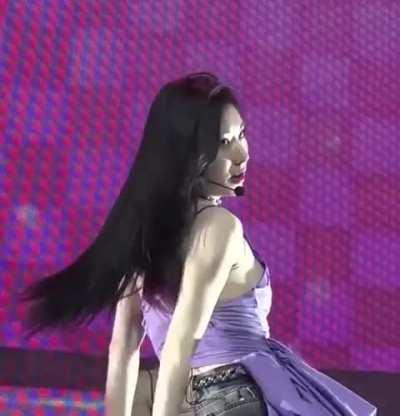 Chaeryeong sideboobs 🫠
