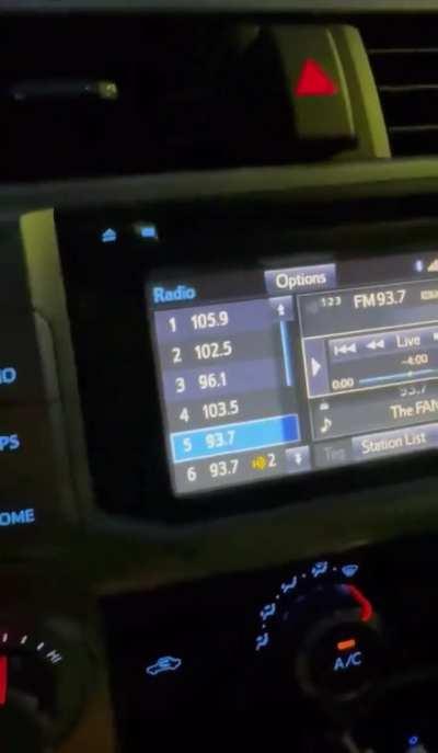 Penguins fan calls radio to complain about Guentzel trade 