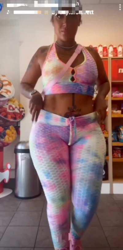 Thick donkey booty 🍑 donna 🥴👅