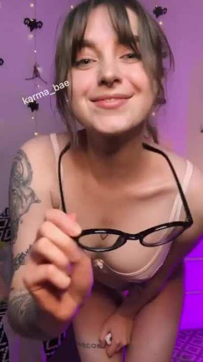 What I’m wearing to meet your parents VS what I change into as soon as we’re back home😇