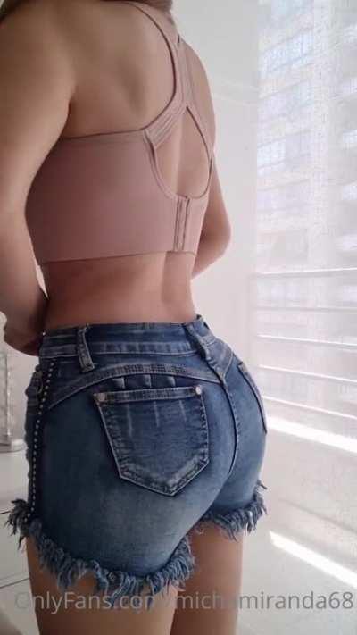 vendo contenido de Michelle Miranda @michamiranda68 a 3 dolares manden mensaje