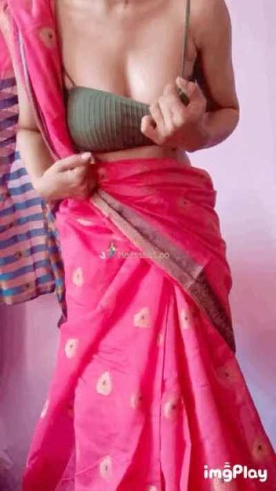 Desi Naari in Pink Saree, ajao sb bari bari 😉[F]