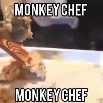 MucacoLOL aprendendo a cozinhar pra morar só