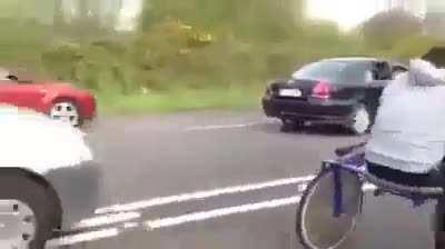 Police try to pull over a dude riding a horse