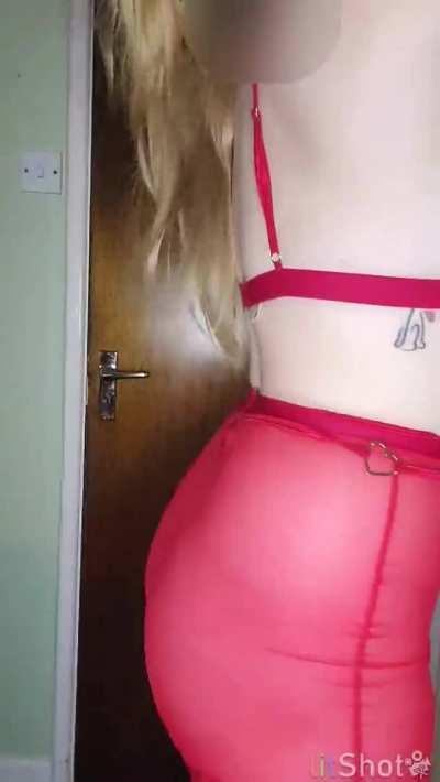 [OC] Love this red outfit 😍