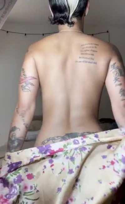 Prettygyalveeee (@prettygyalveeee)