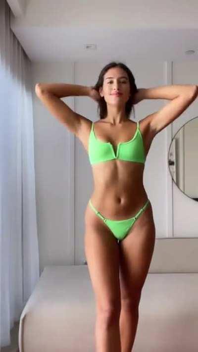 Anyone have her name? Was on boutineLAstudio stories last week