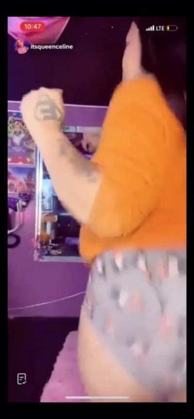 She brings the thunda👏🏾