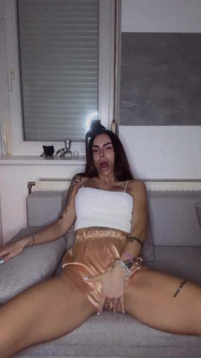 Let me sit on your lap, please