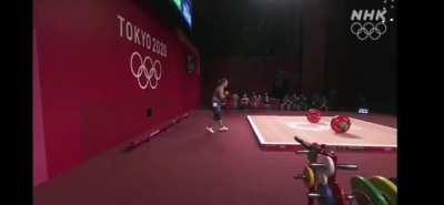 Hidilyn Diaz with a 127kg CJ to win Gold at the 2020 Tokyo Olympics! (-55 kg class)