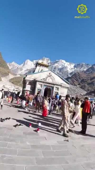 Beautiful 360 degree view of Kedarnath temple