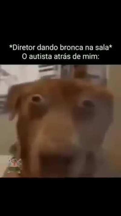 Isso já aconteceu, mas o mlk tava mandando umas groselhas no meio do Hino nacional hahahaha