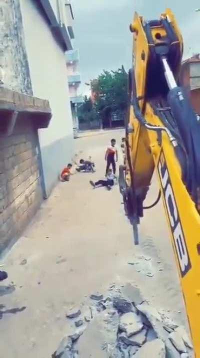 Que divertido :) ... pero que feo :(