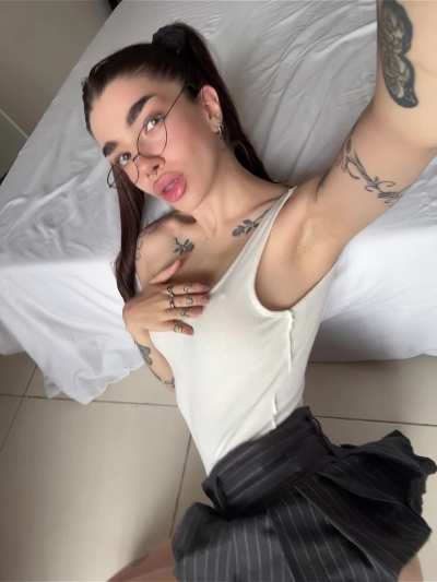 25 Redditors will get photos and videos taken under my skirt