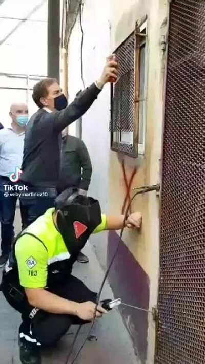 Atendeme a Santilli soldando un bunker de droga