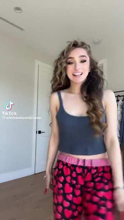 Mckenzi’s jiggly ass