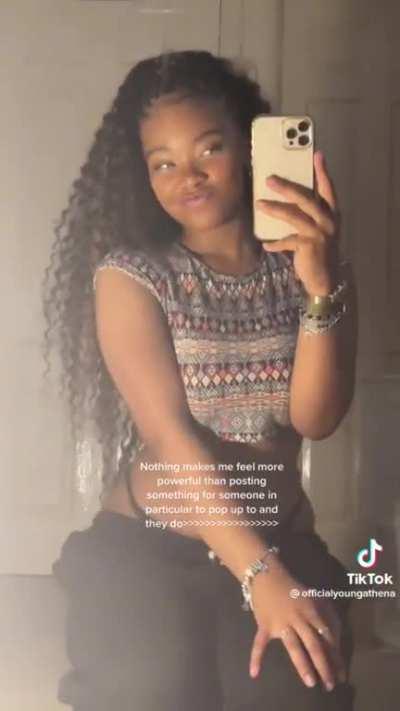 Love it when the shirt don’t fit the tiddies