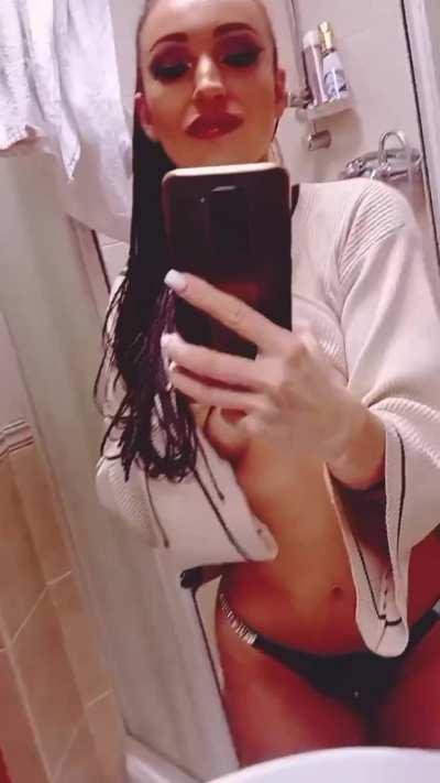 💋 Ready to spice things up? Seeking someone who's not afraid to take risks and try new things.