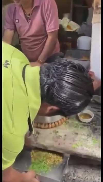 We're all sick of that Chinese guy, so here's an Indian food related vid for the bajs 😋😋😋